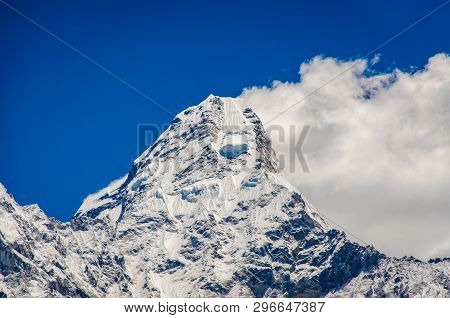 Close Look Beautiful View Of Ama Dablam From Trek To Everset And A Clouds In A Sunny Day Near The Su