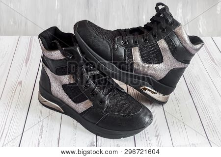 Comfortable Boots With Lacing And Zip Closure.