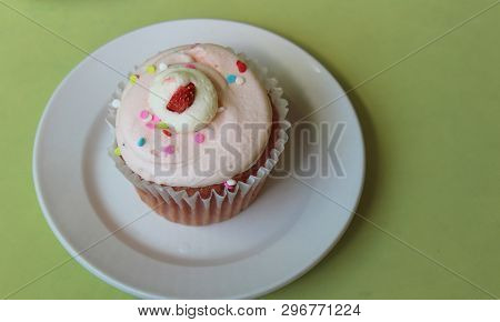 Delicious Cupcake Freshly Baked And Slathered With Thick Creamy Frosting In Strawberry Flavor, Set O