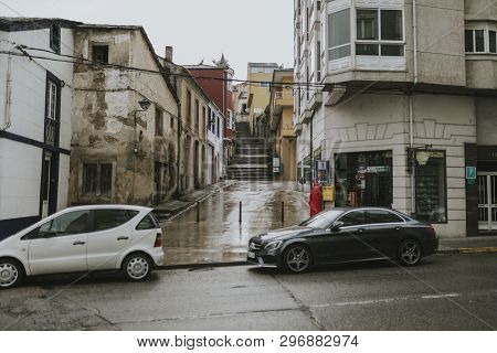 Sarria, Spain - April 6th, 2019: Perspective Of A Popular Street In Sarria Village Center, In A Rain
