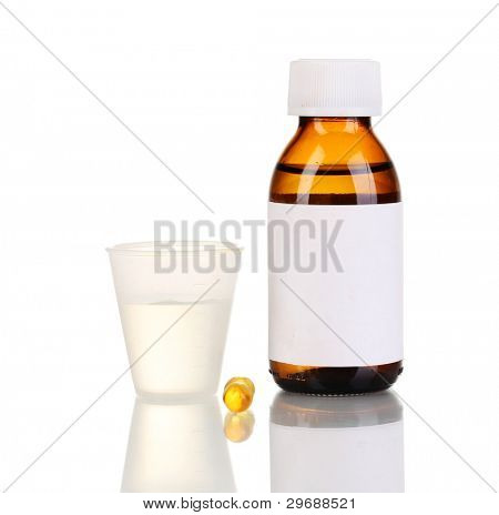 Bottiglia medica con jigger e compresse isolate on white