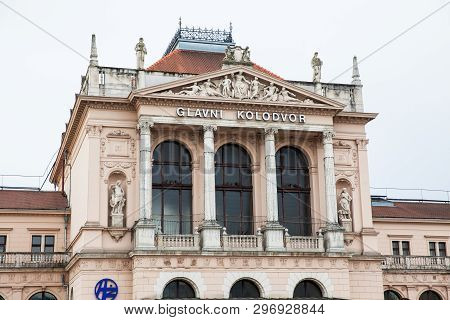Zagreb, Croatia - April, 2018: Glavni Kolodvor The Main Railway Station In Zagreb