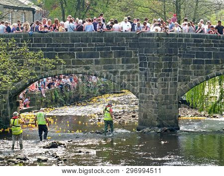 Hebden Bridge, West Yorkshire, England - 22 April 2019: People And Volunteers Watching The Annual Ea