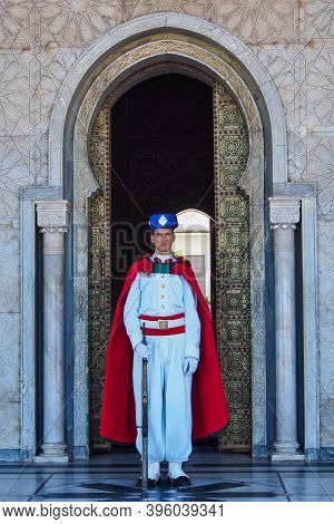 Rabat, Morocco - Oct 13, 2019: A Royal Maroccan Guard In Front Of The Mausoleum Of The Mohammed V Ne