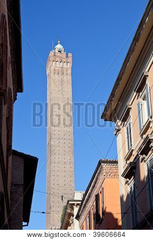 Asinelli Kulesi, Bologna görünümü