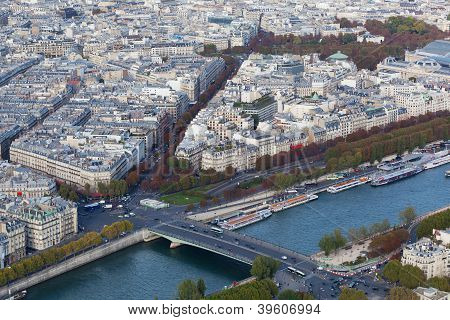 Blick von Paris von Höhe des Vogels Flug