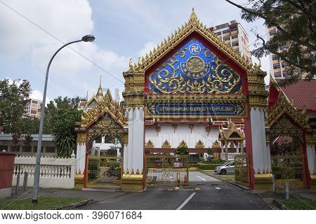 Singapore- 14 Nov, 2020: View Of Entrance Of Uttamayanmuni Buddhist Temple, Which Is A Beautiful Tem