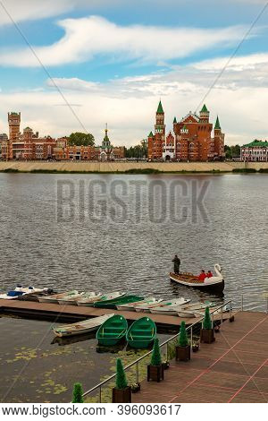 Yoshkar-ola, Mari El, Russia 30 July 2020: Arkhangelskaya Sloboda Quay Bruges View Of The Embankment