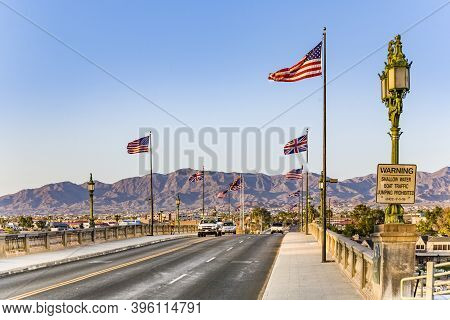 Lake Havasu, Usa - July 8, 2008: London Bridge In Lake Havasu, Old Historic Bridge Rebuilt With Orig