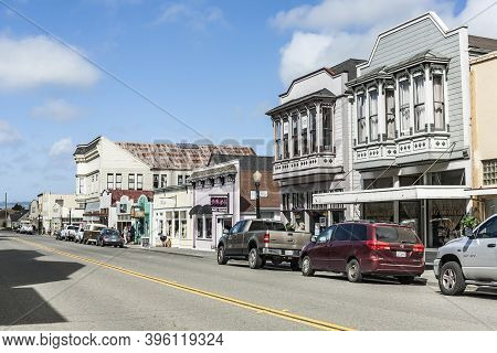 Ferndale, Usa - June 18, 2012: Victorian Storefronts In Ferndale, Usa. The City Shows Dozens Of Well