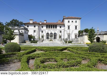Miami, Usa - August 24, 2014: Visiting The Villa Vizcaya In Miami. Vizcaya Museum And Gardens Is A 1