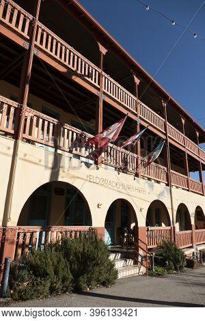 Bisbee, Arizona / Usa - December 29, 2019: Buildings Lining Main Street On A Clear Day At The Edge O