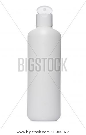 Abrió la botella de plástico