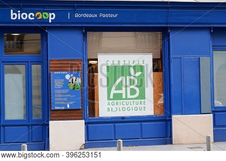 Bordeaux , Aquitaine / France - 11 11 2020 : Ab Agriculture Biologique Shop Text Sign And Logo On Fr