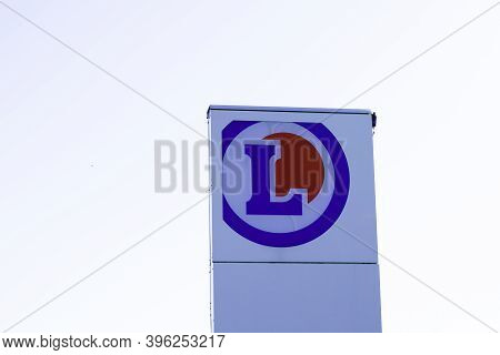 Bordeaux , Aquitaine / France - 11 11 2020 : E.leclerc Round Sign Logo Company Signboard Store Marke