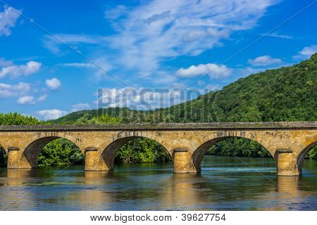 medevial สะพานข้าม perigord เวอร์ dordogne ประเทศฝรั่งเศส