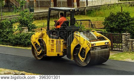 Atina,frosinone,lazio,italy-may 14,2020:road Roller Or Steamroller On The Road A Compactor Type Engi