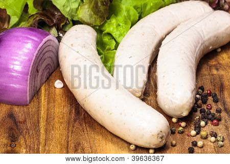 Deliciosas salsichas brancas da Baviera