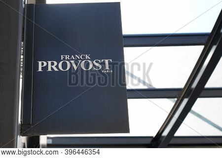 Bordeaux , Aquitaine / France - 11 21 2020 : Franck Provost Logo And Text Sign Front Of Salon French