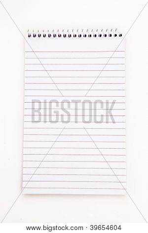 Foglio di blocco note vuote su sfondo bianco