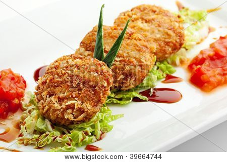 Vlees kroket met tomatensaus