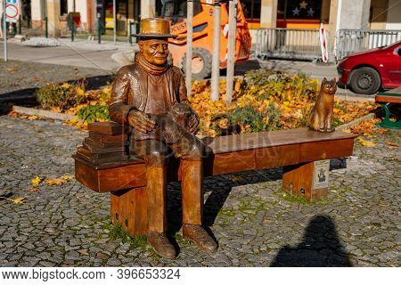 Wooden Sculpture Of Czech Writer Bohumil Hrabal, Bohumil Hrabal Sitting In The Bench With A Cat, Pre