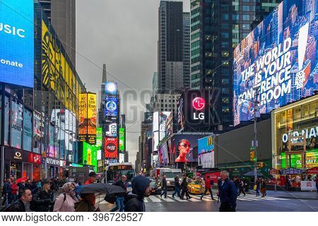 New York City, Usa, May 2019, Urban Scene On Broadway Avenue By The 45th Street, Manhattan