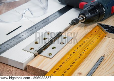 Installation Of Furniture Hinges In The Chipboard, Tools And Accessories Needed To Perform The Work.
