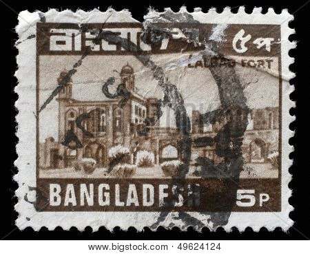 BANGLADESH - CIRCA 1978: A stamp printed in Bangladesh shows Lalbagh Fort also known as 