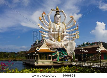 Wat Plai Laem