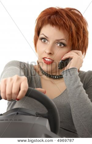 A menina em uma roda