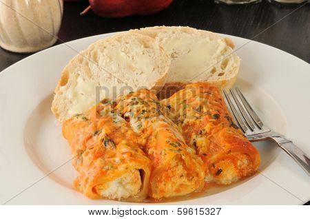 Four Cheese Manicotti With Bread