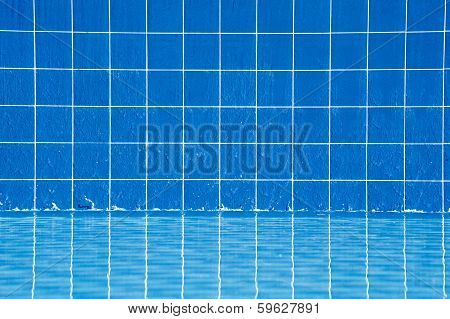 Swimming pool wall