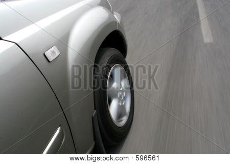 SUV 超速驾驶
