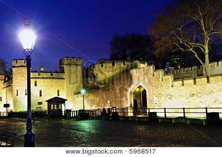 Tower Of London vægge om natten
