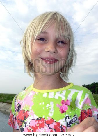 enfants avec fleur 