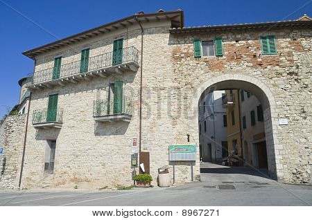 Porta Senese. Castiglione del Lago. Umbria.