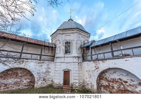 Look on the Northeast tower