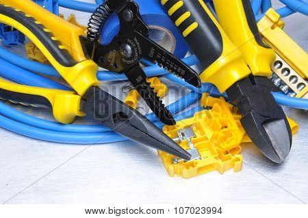 Pliers strippers and cables with electrical component