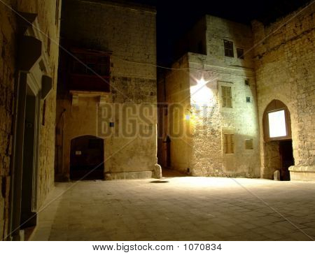 Średniowiecznego miasta Mdina nocą
