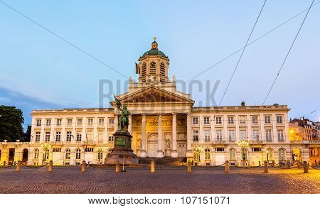 Godfrey Of Bouillon Statue And Church Of Saint-jacob - Brussels
