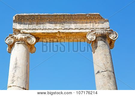 Column In   Temple Ephesus   Antalya    The Ruins
