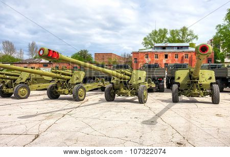 Russian 152 Mm Howitzer 2A65 Msta-b