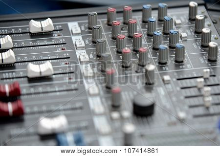 Audio mixage table