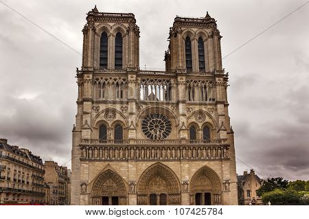 Facade Overcast Notre Dame Cathedral Paris France
