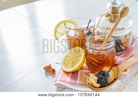 Uzvar and ingredients