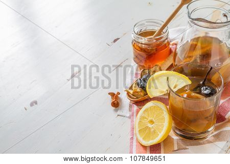 Uzvar and ingredients