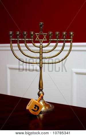 Chanukah Menorah ve Topaç