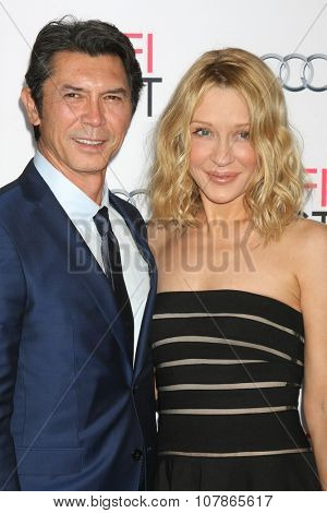 LOS ANGELES - NOV 9:  Lou Diamond Phillips, Yvonne Boismier Phillips at the AFI Fest 2015 Presented by Audi - 