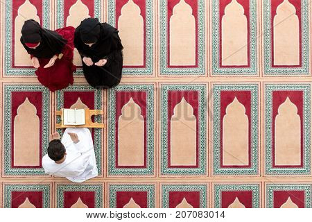 Muslim girl and the man marry by Muslim traditions.